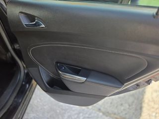 Opel Astra 2010-thumb-11