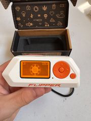 Flipper Zero – Άριστη κατάσταση – 64GB microSD