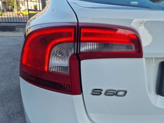 Volvo S60 2011-thumb-11