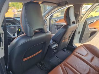 Volvo S60 2011-thumb-15