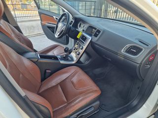 Volvo S60 2011-thumb-17