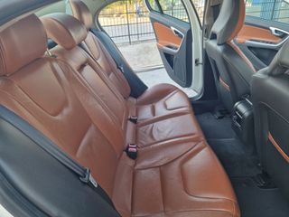 Volvo S60 2011-thumb-19