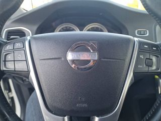 Volvo S60 2011-thumb-27