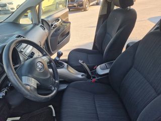 Toyota Auris 2008-thumb-12