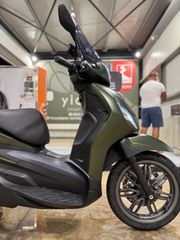 Piaggio Beverly 300 2023 300s hpe +1 χρόνο εγγύηση Γνήσια μπαγκαζιέρα + φιμέ ζελατίνα