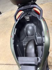 Piaggio Beverly 300 2023 300s hpe +1 χρόνο εγγύηση Γνήσια μπαγκαζιέρα + φιμέ ζελατίνα-thumb-8