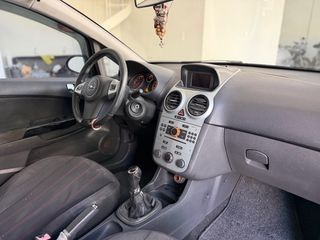 Opel Corsa 2009-thumb-10