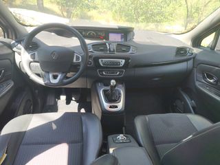 Renault Scenic 2012-thumb-4