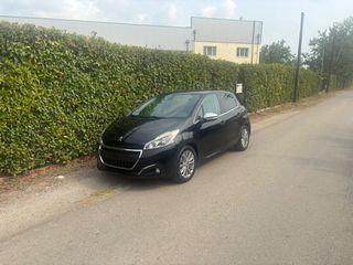 Peugeot 208 2016 1.2 VTi Allure!!-thumb-2