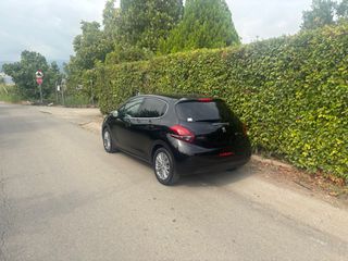 Peugeot 208 2016 1.2 VTi Allure!!-thumb-3