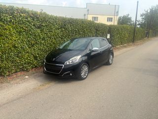 Peugeot 208 2016 1.2 VTi Allure!!-thumb-7