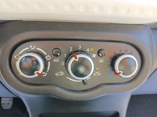 Renault Twingo 2017-thumb-15