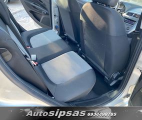 Fiat Grande Punto 2012-thumb-21