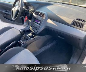 Fiat Grande Punto 2012-thumb-23