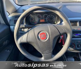 Fiat Grande Punto 2012-thumb-27