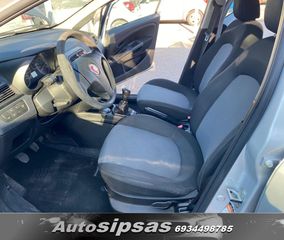 Fiat Grande Punto 2012-thumb-14