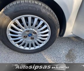 Fiat Grande Punto 2012-thumb-13