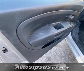 Fiat Grande Punto 2012-thumb-15