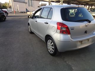 Toyota Yaris 2011-thumb-4