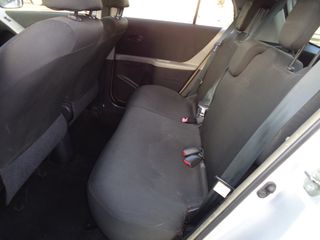 Toyota Yaris 2011-thumb-6