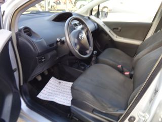 Toyota Yaris 2011-thumb-8