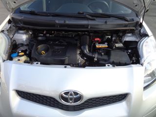 Toyota Yaris 2011-thumb-9