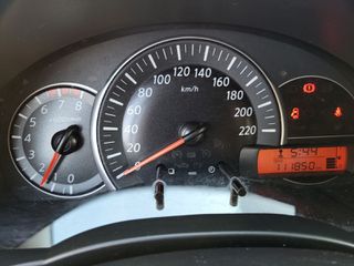 Nissan Micra 2015-thumb-16