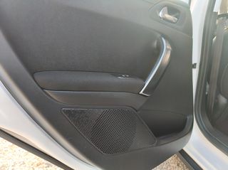 Peugeot 2008 2016 ALOURE 120ps 1,6 Diesel-thumb-30