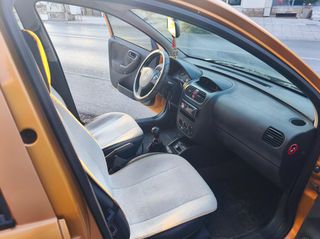 Opel Corsa 2004 1.4 16V-thumb-7