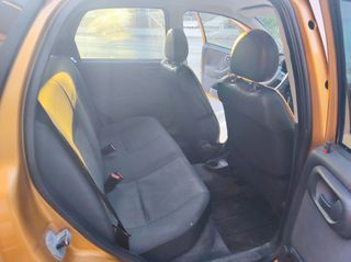 Opel Corsa 2004 1.4 16V-thumb-8