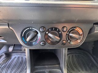 Suzuki Swift 2009-thumb-10