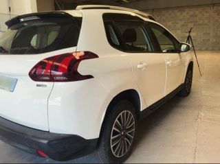 Peugeot 2008 2017 1.2 Active-thumb-2