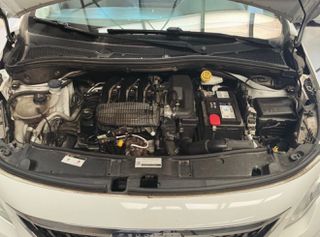 Peugeot 2008 2017 1.2 Active-thumb-6
