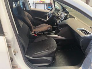 Peugeot 2008 2017 1.2 Active-thumb-7