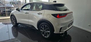 Lexus LBX 2026 Elegant FWD Edition Full Hybrid-thumb-3