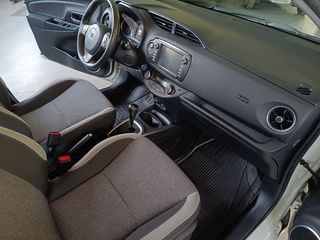 Toyota Yaris 2019 HYBRID "20 YEARS" LED!!-thumb-12