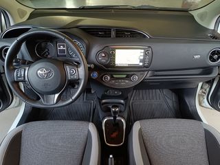 Toyota Yaris 2019 HYBRID "20 YEARS" LED!!-thumb-13