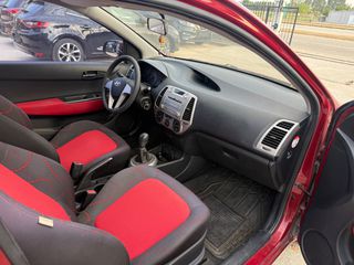 Hyundai i 30 2010-thumb-11
