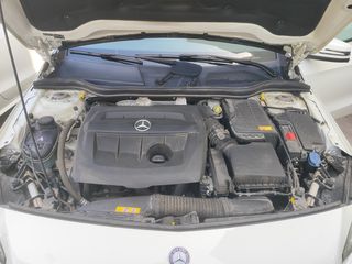Mercedes-Benz C 180 2014-thumb-9