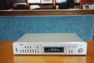 TUNER AKAI AT-V04