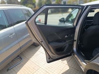 Peugeot 2008 2025 STYLE 1.2 HYBRID  AYTOMATIC-thumb-8