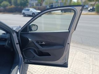 Peugeot 2008 2025 STYLE 1.2 HYBRID  AYTOMATIC-thumb-18