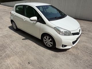Toyota Yaris 2012-thumb-1