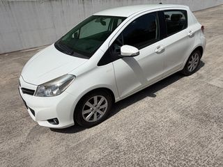 Toyota Yaris 2012-thumb-2