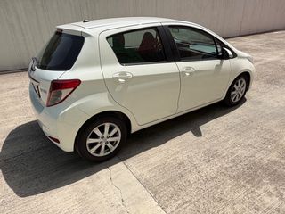 Toyota Yaris 2012-thumb-5