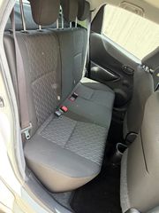 Toyota Yaris 2012-thumb-12