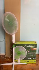 Ανεμιστήρας καινούργιος με το κουτί του 60 watt πολύ δυνατός τώρα που έχει ζέστη