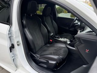 Peugeot 208 2024 1.2 Hybrid 136 ps e-DCS GT-thumb-13