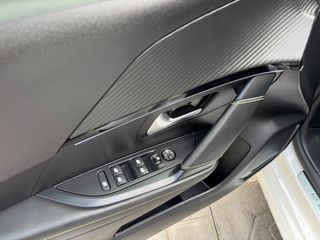 Peugeot 208 2024 1.2 Hybrid 136 ps e-DCS GT-thumb-23