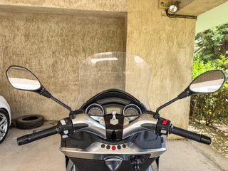 Piaggio X 10 2013 330-thumb-8